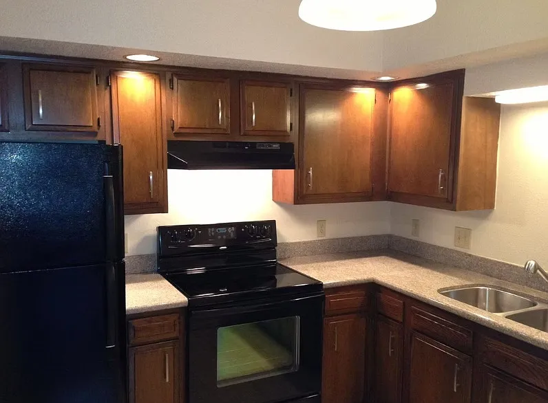Regal Oaks Luxury Apartments — Photo 2