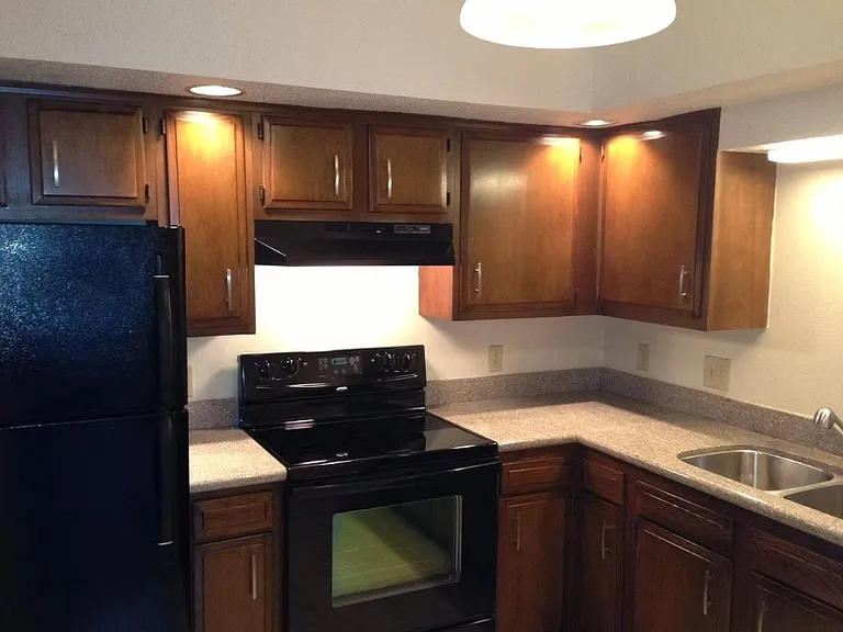 Regal Oaks Luxury Apartments — Photo 2