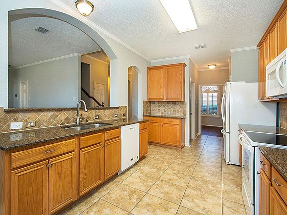 5th image of 406 Leameadow Dr
