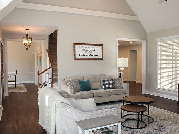 4th image of 95 Woodstone Dr