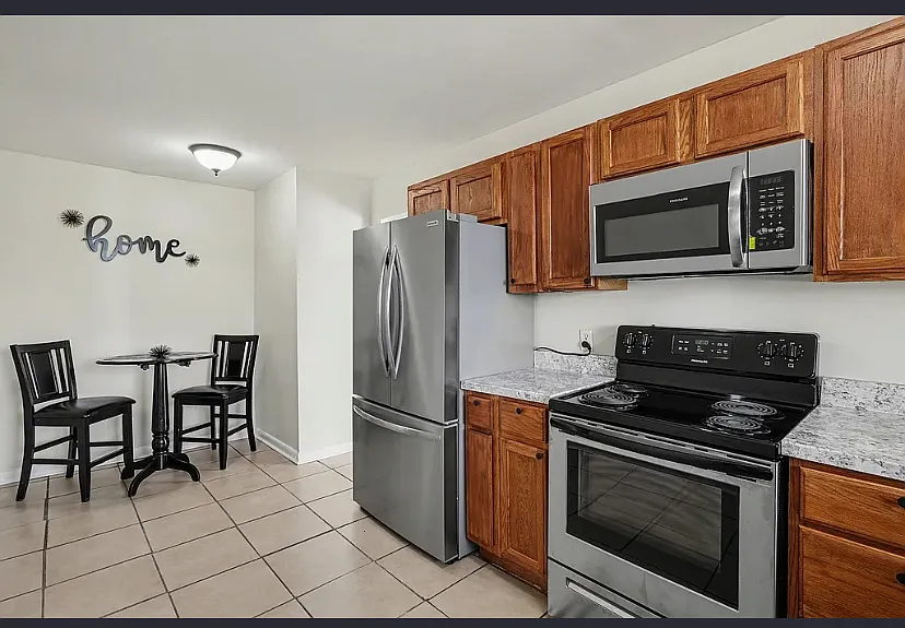 3 bed, 926 sqft, $1,900 — Photo 4
