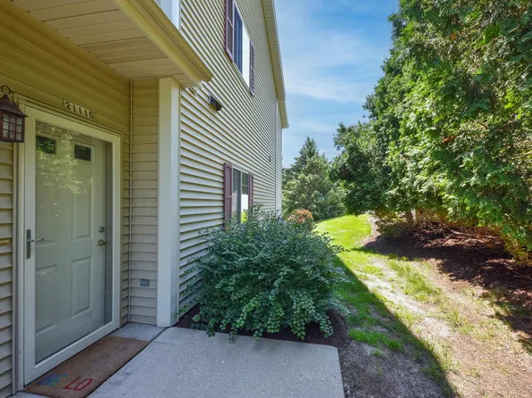 2111 Pine Ridge COURT #G, Grafton, WI 53024