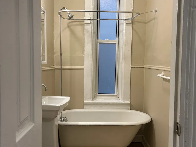 862 N Hermitage Ave #1R — Photo 15