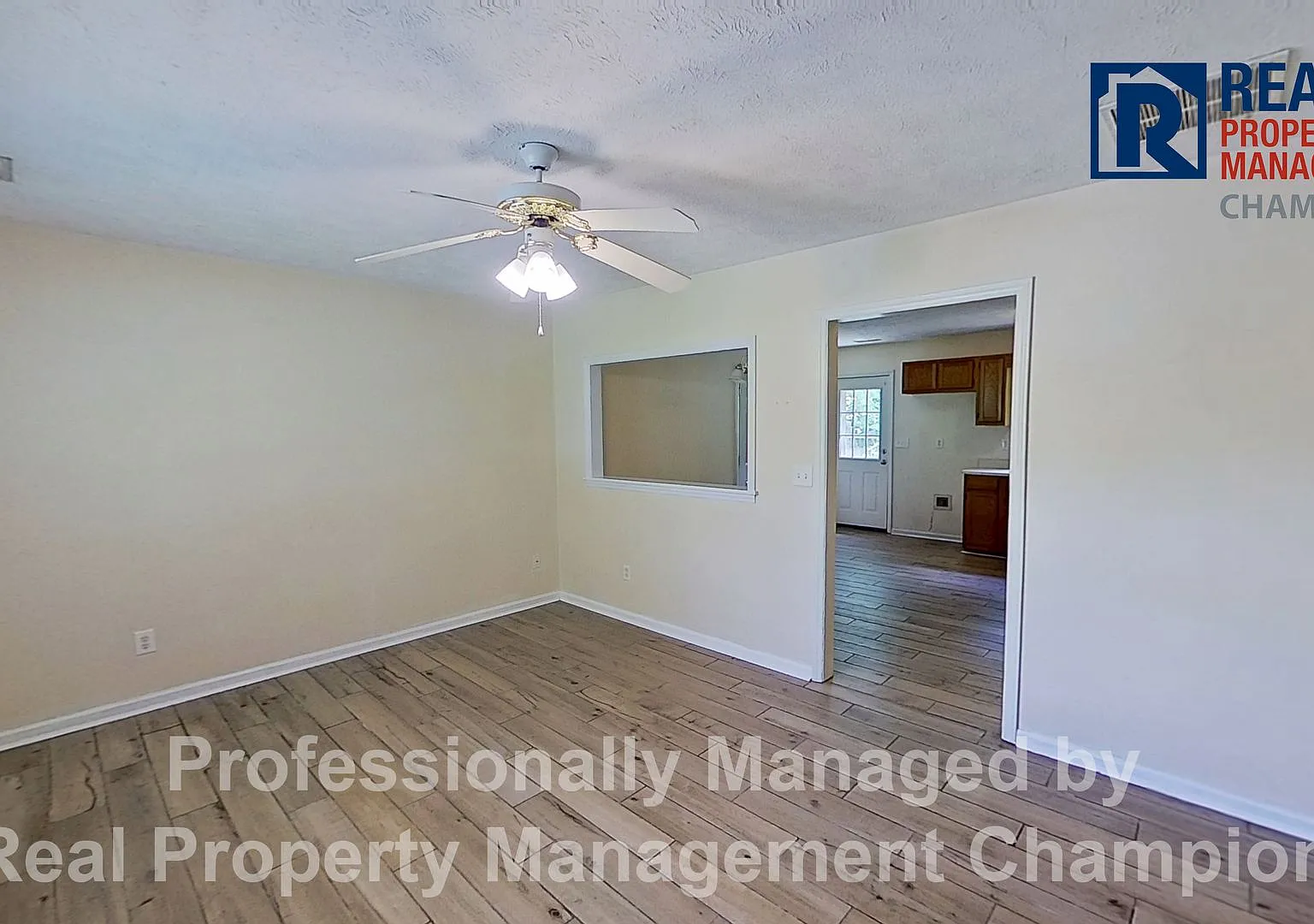 All Brick Ranch with Attached Garage on Large Lot — Photo 3