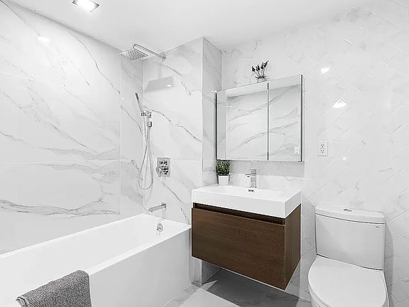 4th image of 2218 Ocean Ave #8E