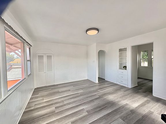 2nd image of 3329 Beechwood Ave #3320-1/2