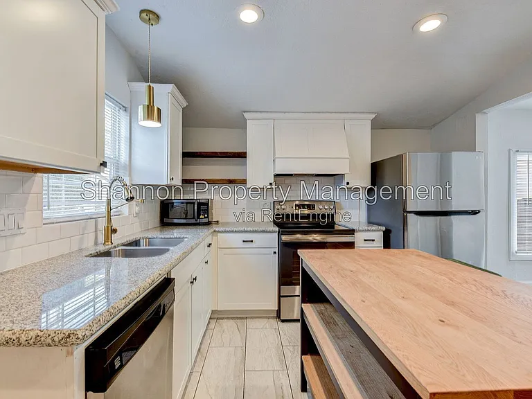 100 E 33rd St — Photo 7
