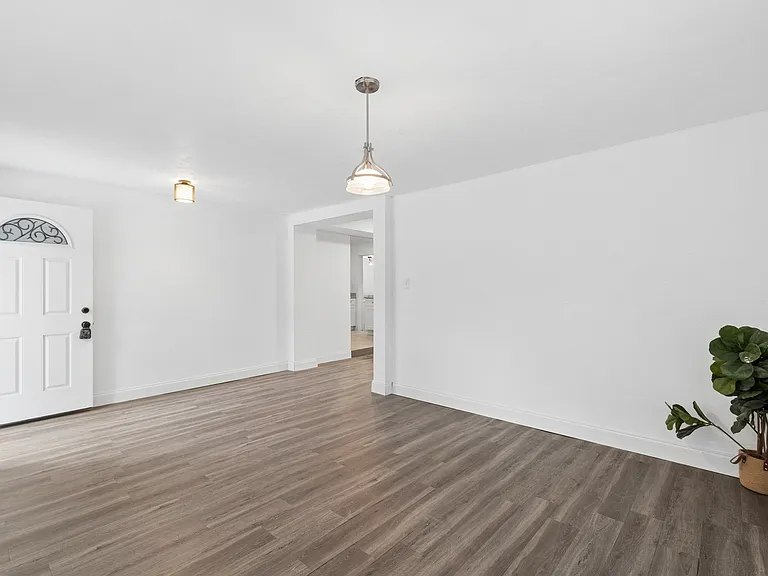 220 NW 33rd Ave — Photo 8