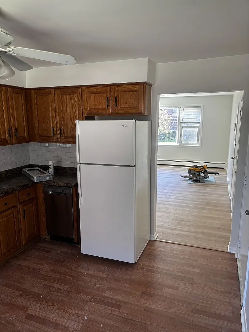Beautiful 1 Bed/1 Bath In The Heart Of Des Plaines With Free Heat/Parking....Must See!! — Photo 2