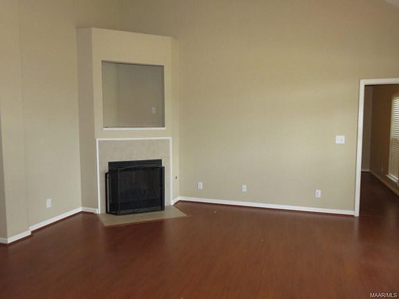 5th image of 822 Dunvegan Dr