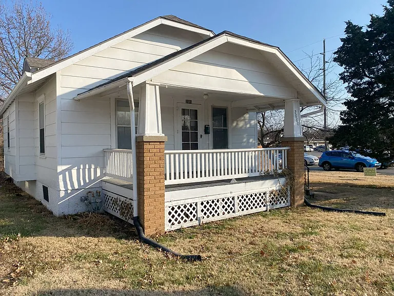 2080 SW Washburn Ave — Photo 3