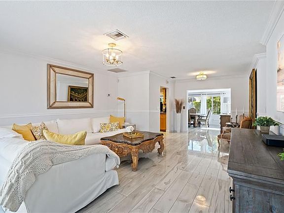 5th image of 803 SE 16th Pl