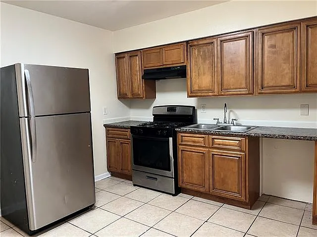 3 bed, 1.5 bath, 1193 sqft, $1,550 — Photo 4