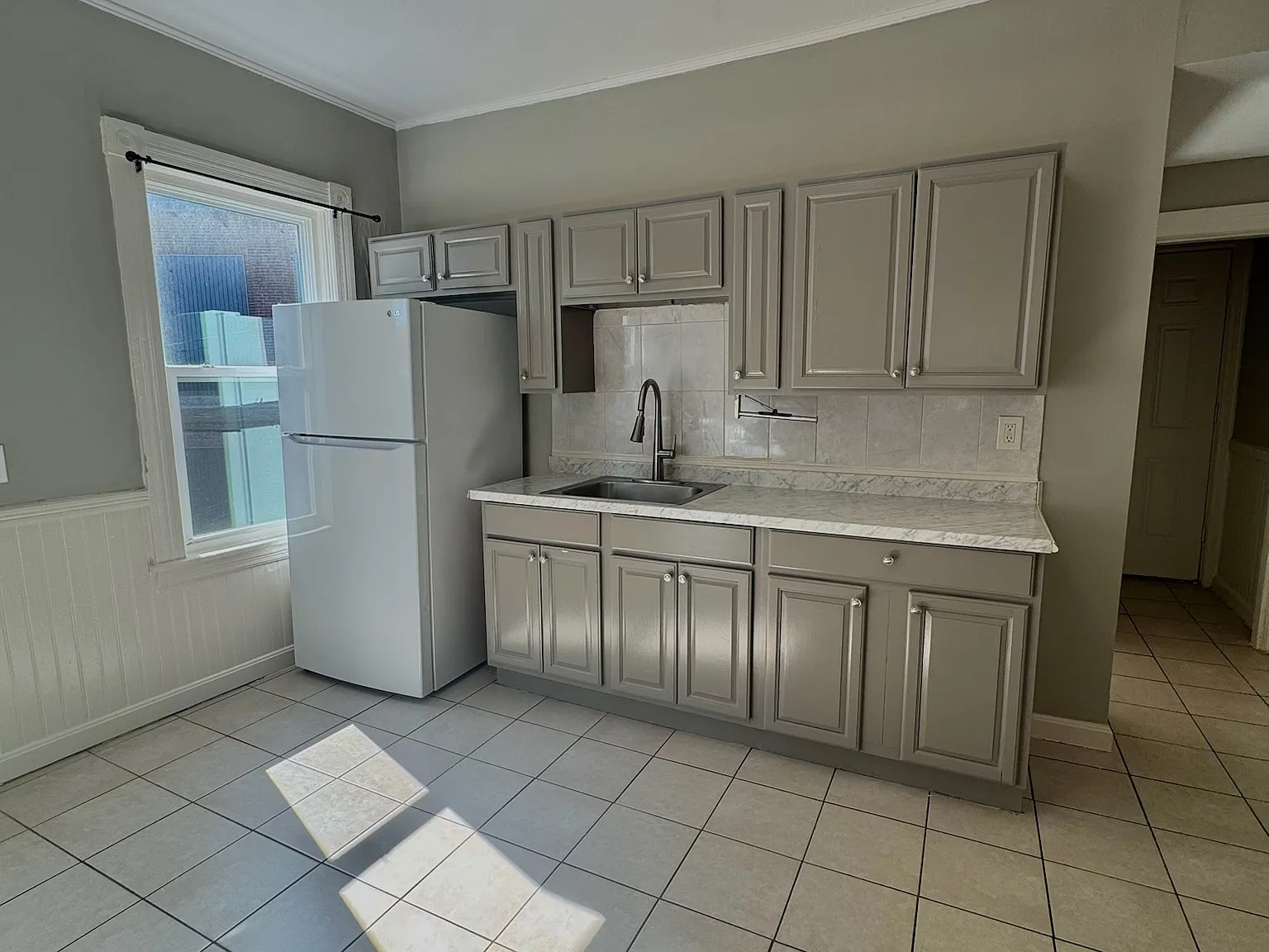 3 bed, 1150 sqft, $2,100 — Photo 4
