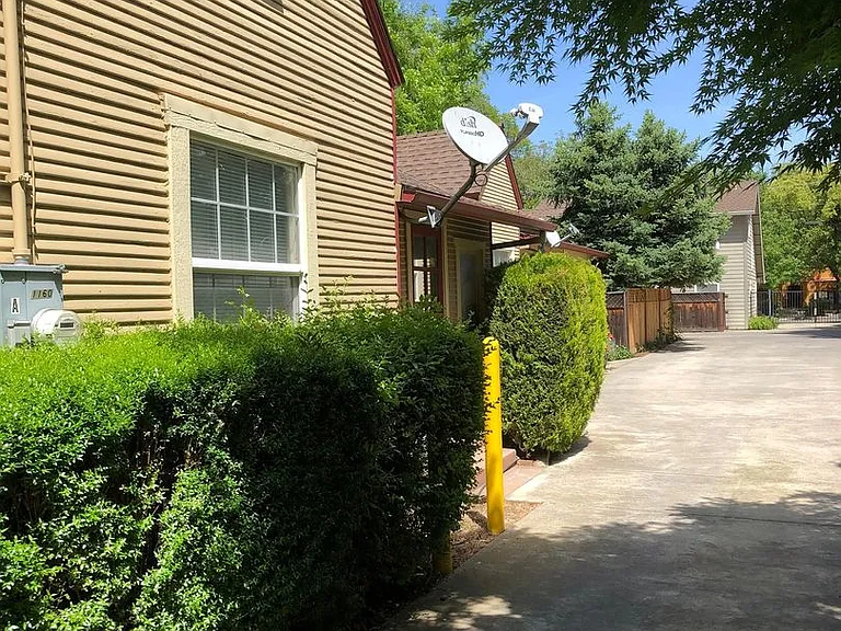 1160 Palm Ave — Photo 14
