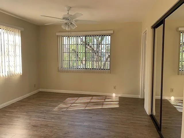Burbank 300 E. Tujunga - 2-Room Studios — Photo 4