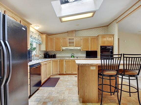 4th image of 3118 132nd St E