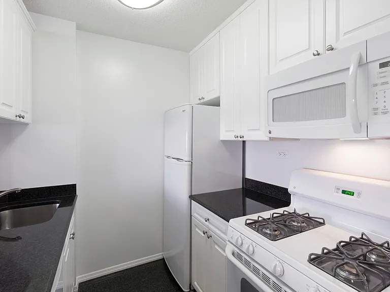 155 E 31st St #W9G — Photo 4