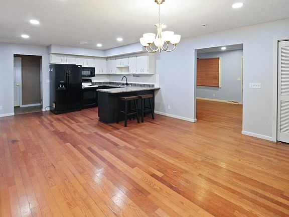 4th image of 501 W Mulberry St
