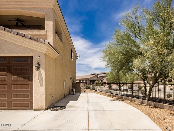 3rd image of 696 Island Cir