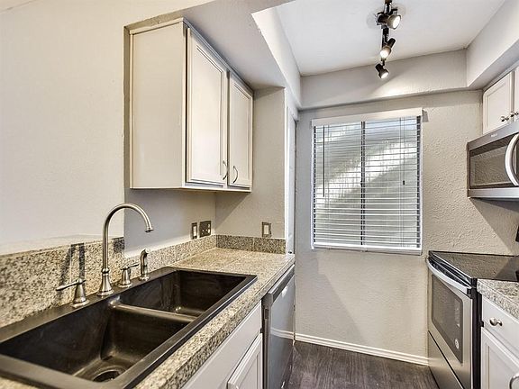 2nd image of 3018 S 1st St #1000