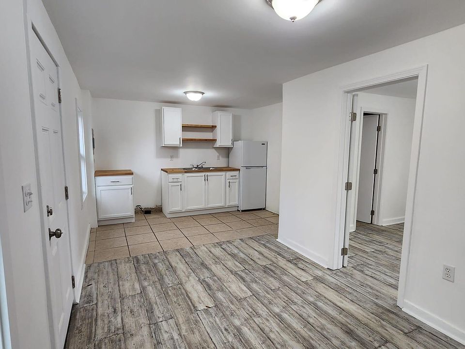 1st image of 610 N 77th Ave #610