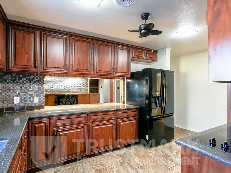 101 Highland Oaks Dr — Photo 13