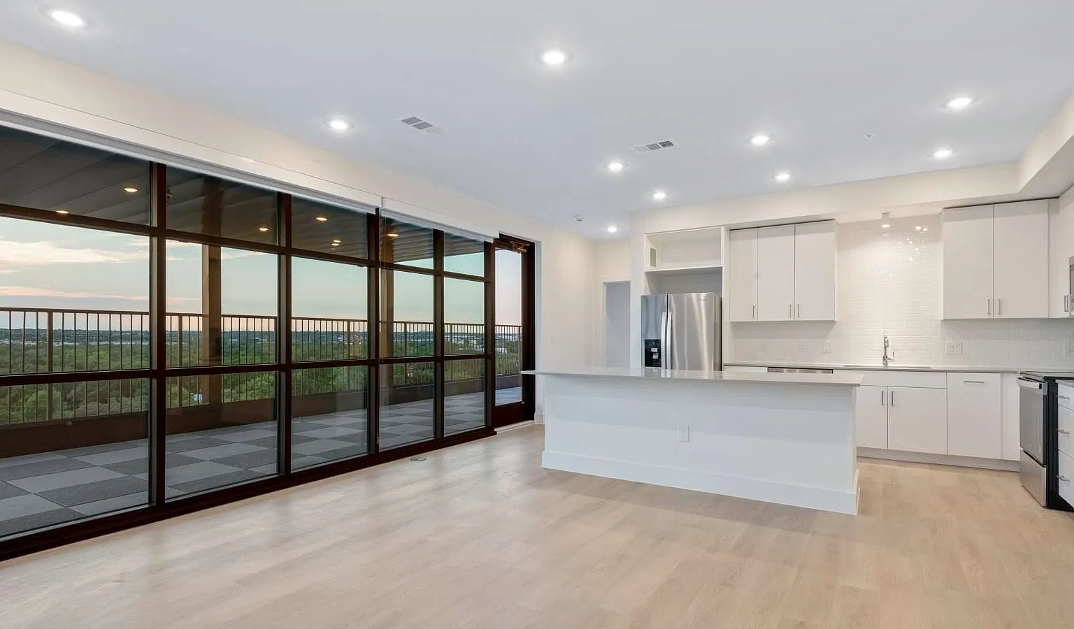 Huge Floor Plan, Doing 8 Weeks Free, Brentwood, Amazing Walkability, Island Kitchen, Spacious Patio! — Photo 1