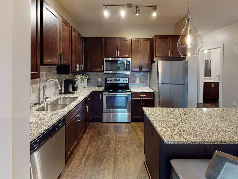 Red44 Luxury Apartments | Specials Available — Photo 60