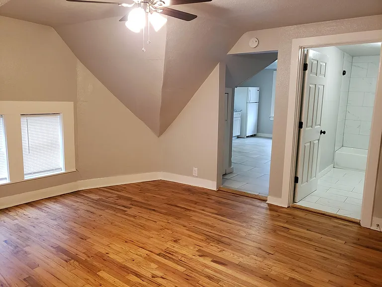 702 College St #3 — Photo 6