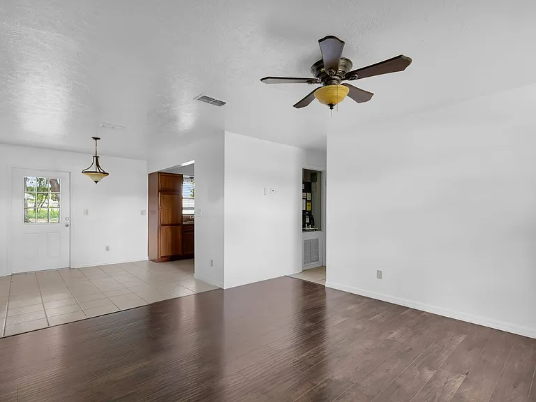 62 Teak Loop — Photo 4