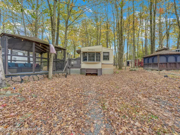668 Snowshoe Dr, Gouldsboro, PA 18424