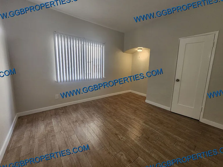 424 E 16th St — Photo 19