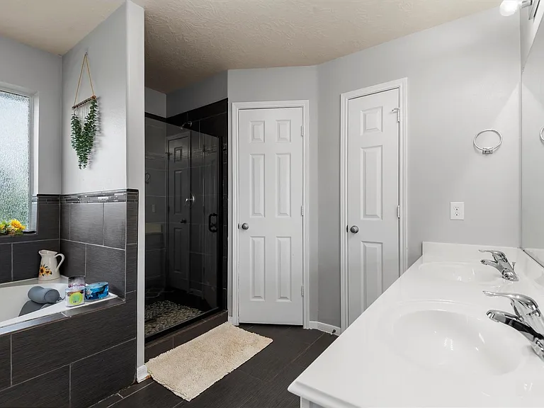 5614 Savannah Woods Ln — Photo 19