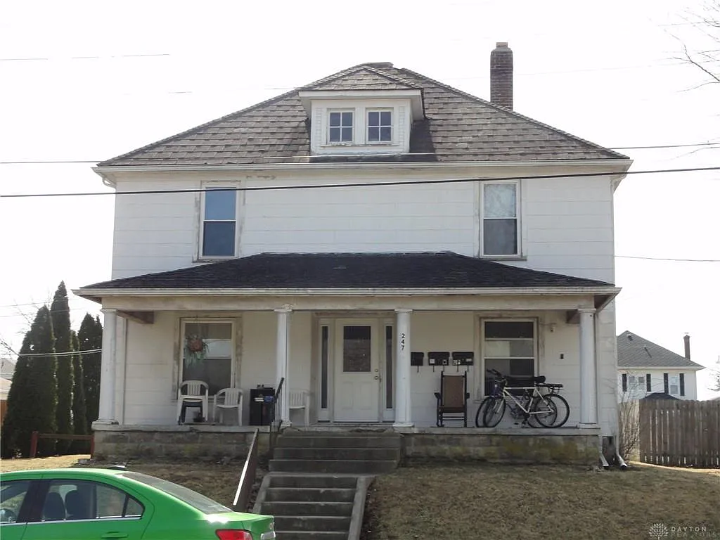 247 Forest Ave photo 1