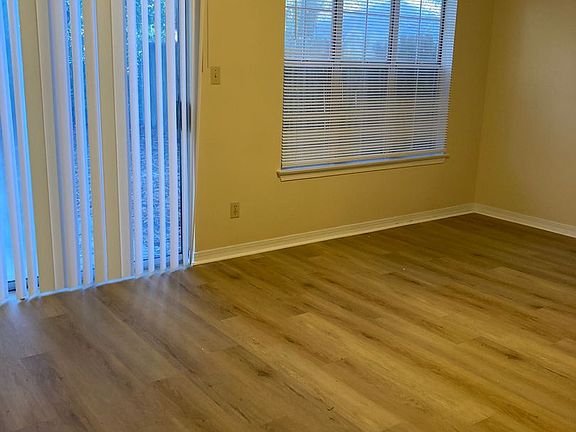 4th image of 695 Lloyd St