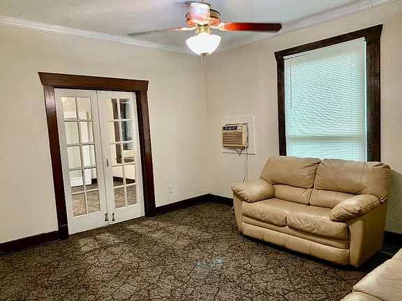 4th image of 4004 Mount Vernon Ave