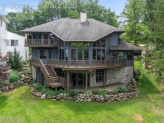 5th image of 1745 Ridge Rd