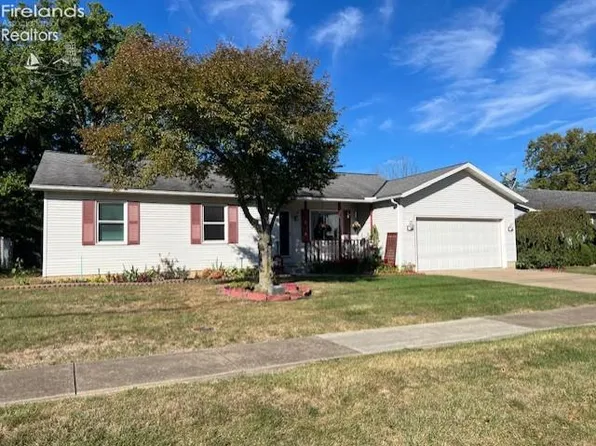 1330 Rolling Meadows Dr, Vermilion, OH 44089