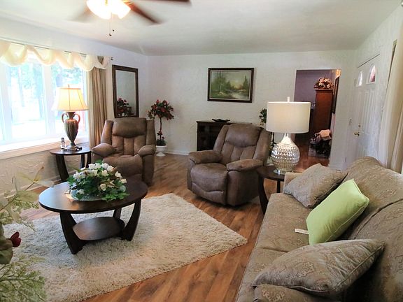 2nd image of 1118 Lakeview Dr