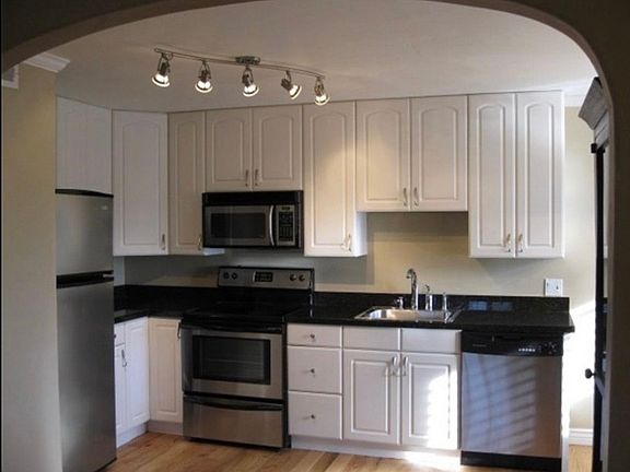 5th image of 203 E 3rd Ave