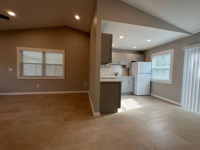 2 bed, 1.0 bath, 870 sqft, $1,900 — Photo 4