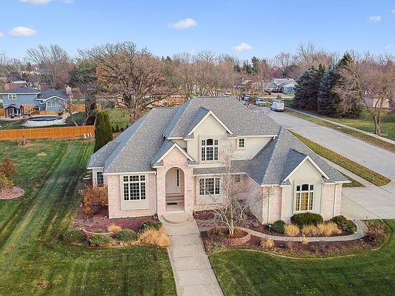 2nd image of 8991 Willow Ln
