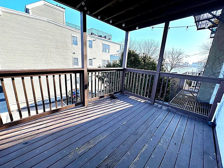 40 Jeffries St #3 — Photo 20