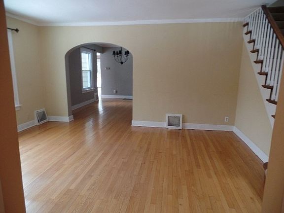 3rd image of 438 S Quincy St