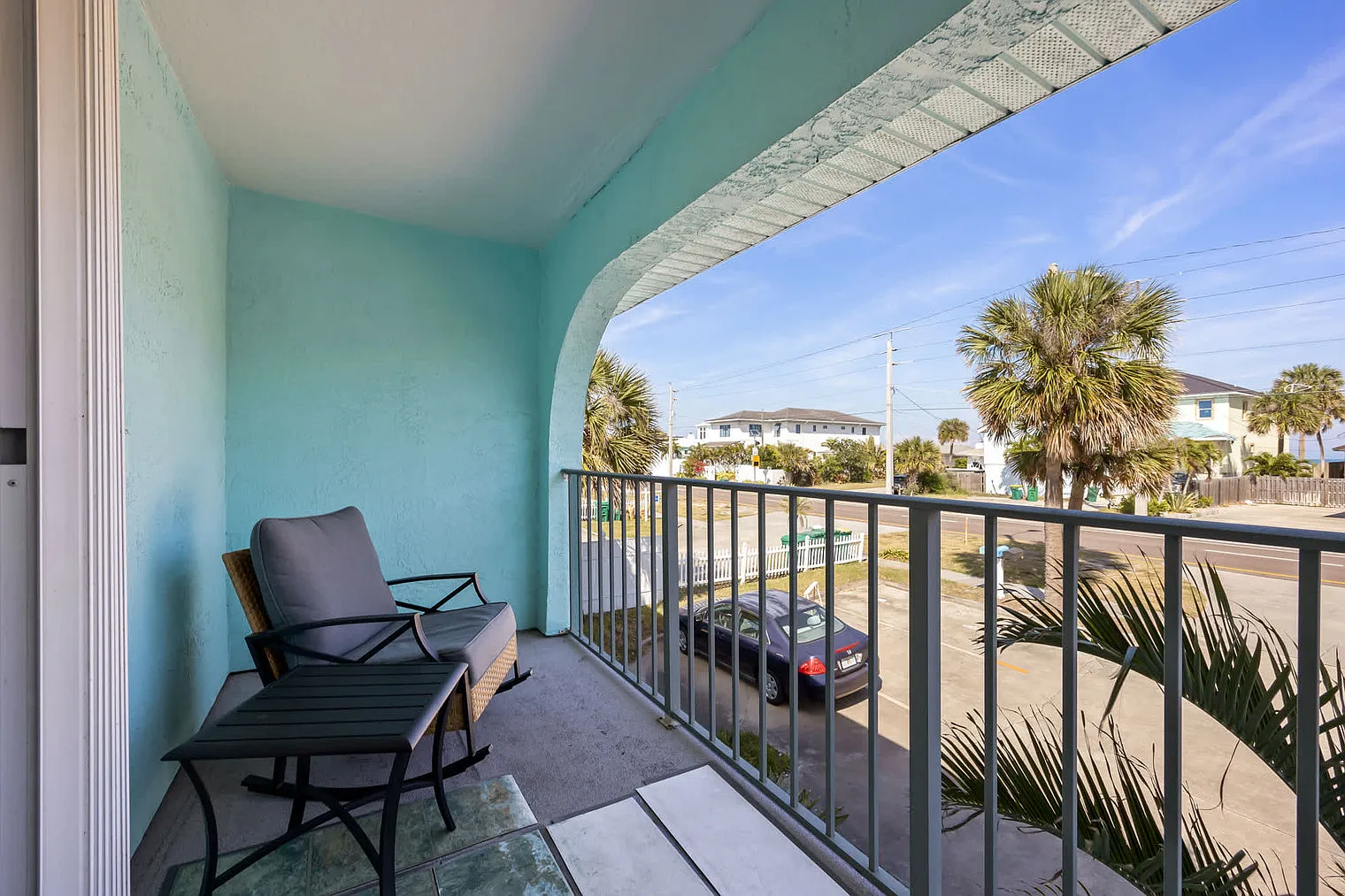 3 bed, 2.0 bath, $4,072 — Photo 4