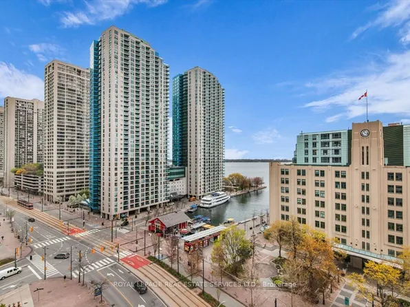 208 Queens Quay W #1104, Toronto, ON M5J 2Y5