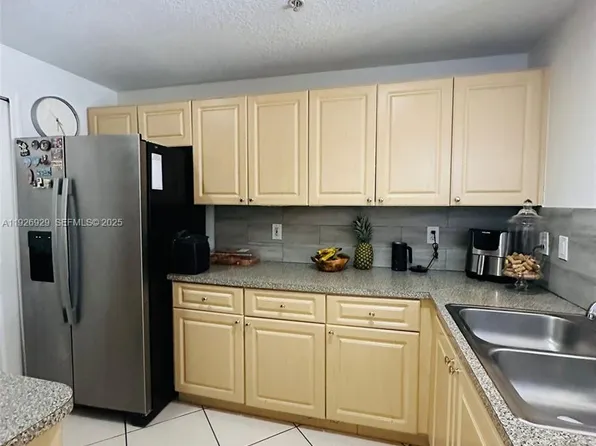 6400 NW 114th Ave APT 1101, Doral, FL 33178