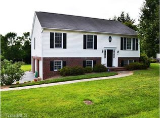 140 River Crest Ct, Clemmons, NC 27012