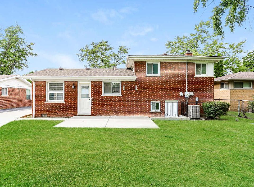 1st image of 49 Pamela Dr #1